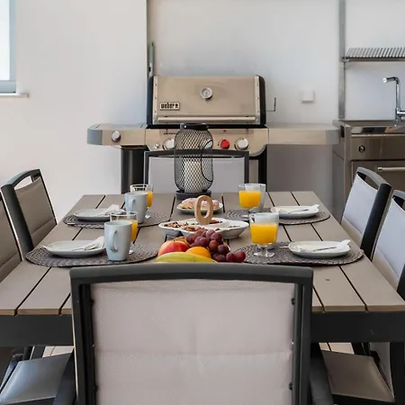 アパート Higueron Blue Skyline View By Alfresco フエンヒロラ